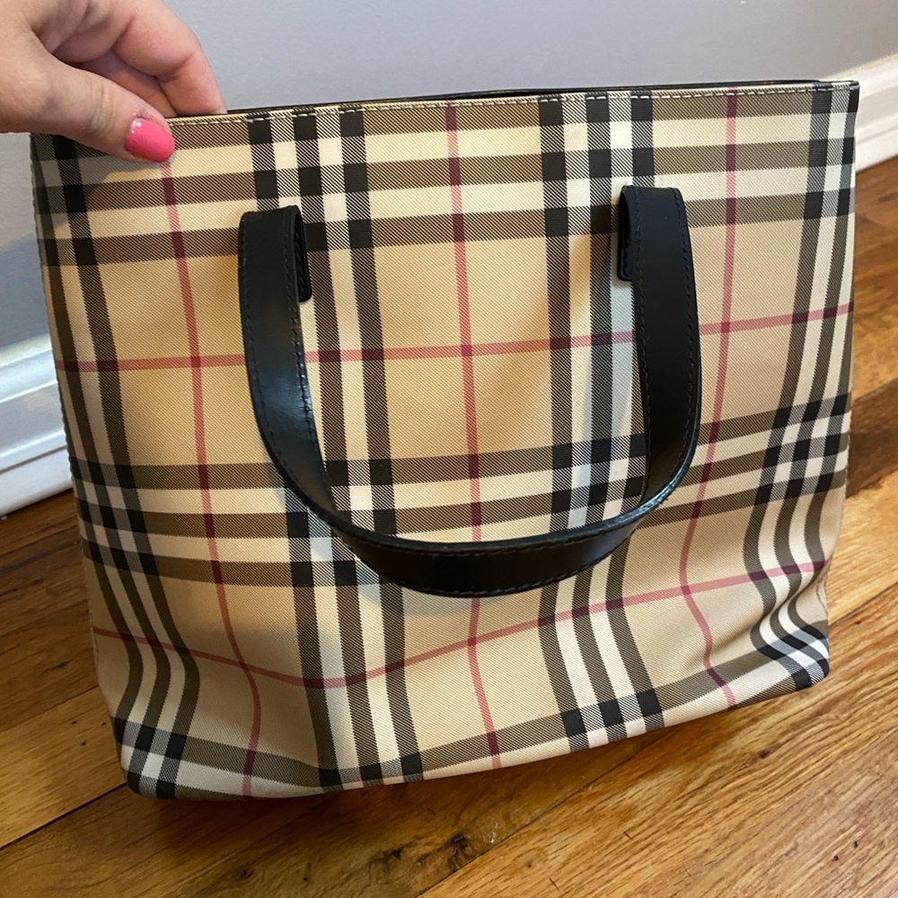 Burberry tote bag.